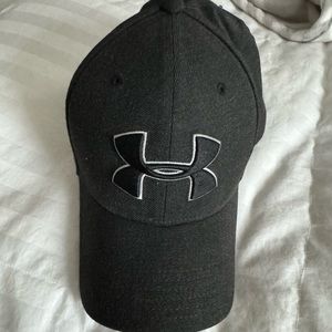 Under Armour fitted hat.